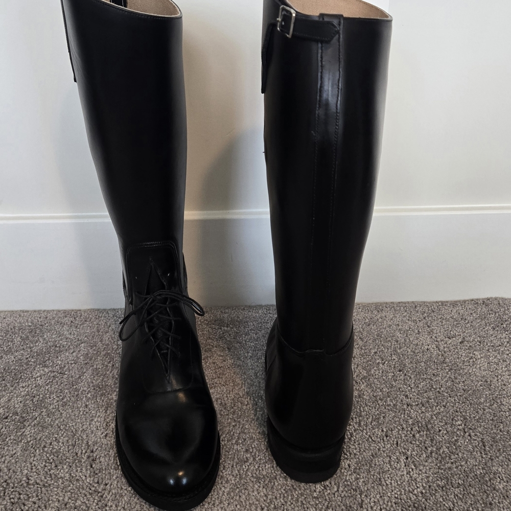 Elegant Black Heeled Boots